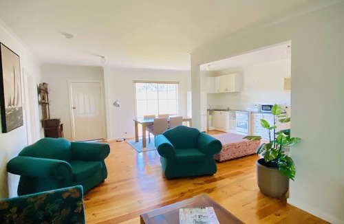 Dunolly House | Bushby’s Self Contained Cottage