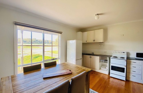 Dunolly House | Bushby’s Self Contained Cottage