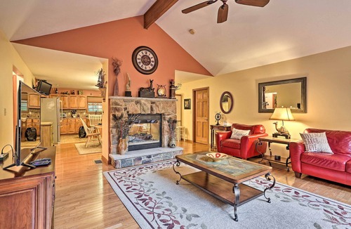 Pocono Mountain Lake House | Bushkill Beauty-HotTub, Firepit, Lake