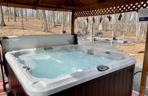 Pocono Mountain Lake House | Bushkill Beauty-HotTub, Firepit, Lake