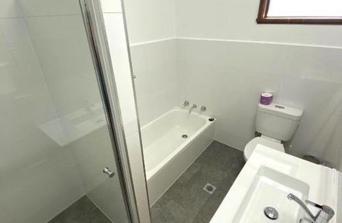 Parkes Hotel | Bushman's Motor Inn