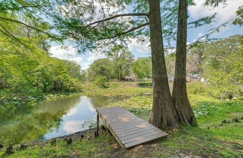 Bushnell Cottage | Bushnell Riverside Retreat w/Hot Tub & Game Shed