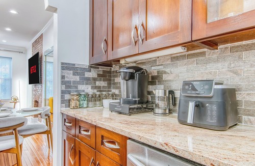Bushwick Apartment | Bushwick Gem with Spacious King Bed 2 Baths with Modern Kitchen & Steps to Train