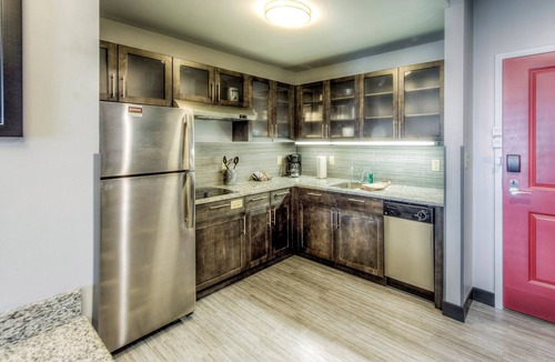 Columbus Apartment | Business Center + Indoor Pool + Fitness Center | Only 1 Mile to OSU!