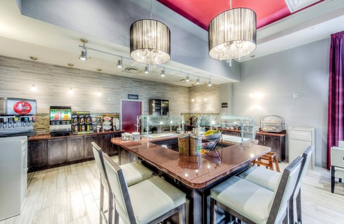 Columbus Apartment | Business Center + Indoor Pool + Fitness Center | Only 1 Mile to OSU!