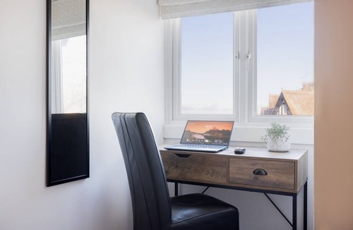 Harrogate House | Business| Families|Central with parking