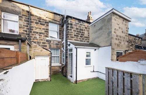 Harrogate House | Business| Families|Central with parking