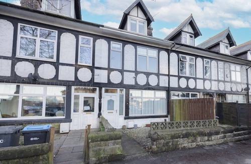 Harrogate House | Business| Families|Central with parking