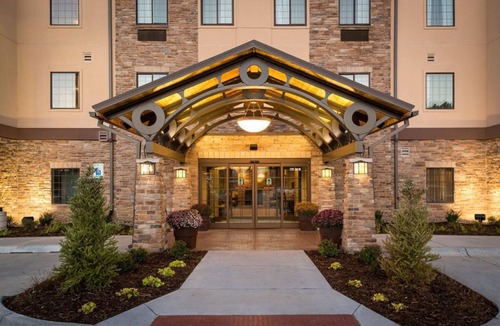 West Omaha Condo | Business-Friendly Stay: Pool & Breakfast