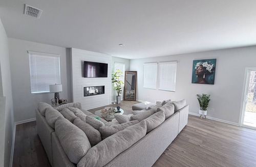 Lithonia House | Business -Long Stay