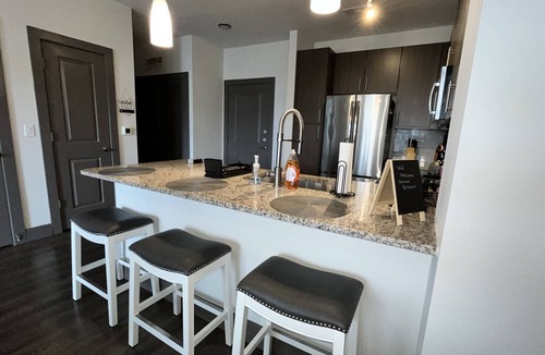 Houston Apartment | Business-Ready Haven/Near IAH, Gym, Pool & Parking