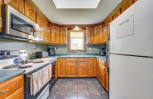 Buskirk Cottage | Buskirk Vacation Rental w/Deck & Putting Green!
