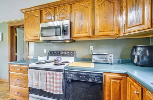 Buskirk Cottage | Buskirk Vacation Rental w/Deck & Putting Green!