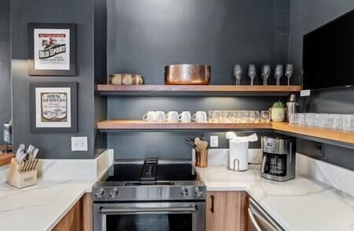 Butchertown House | Butchertown Bourbon House: Speakeasy/Sports Bar