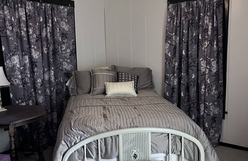 Dorris Bed & Breakfast | Butte Valley Bed and Breakfast