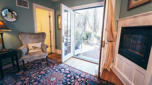 Milton Hotel | Butter Milk Falls Inn and Spa