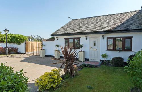 Ormskirk House | Buttercup Cottage