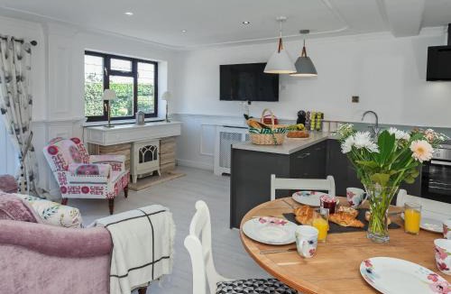 Ormskirk House | Buttercup Cottage