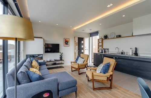 Old Somerby Cottage | Buttercup Lodge - UK36655