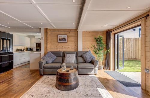 Wallingford House | Buttercup Lodge