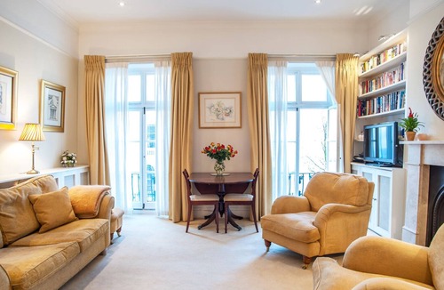 Pimlico Apartment | Buttercup Place, by Veeve