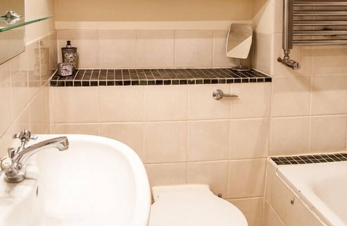 Pimlico Apartment | Buttercup Place, by Veeve