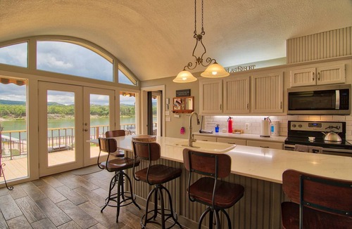 Kingsland House | Butterfly Beach House-Private Sandy Beach(100'), Boat Dock, 5BR/3BA, Sleeps 14