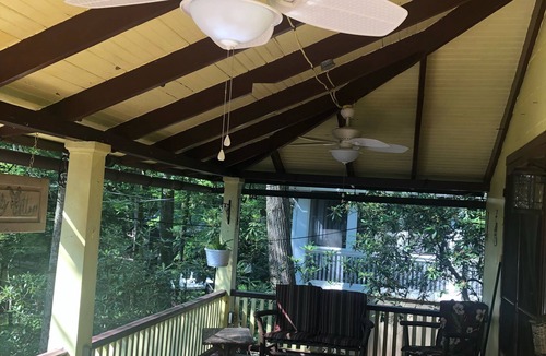 Rexmont Cottage | Butterfly Cottage Close to Everything