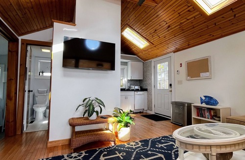 Buzzards Bay House | Buttermilk Bay view, 2 bd room, beach & large deck