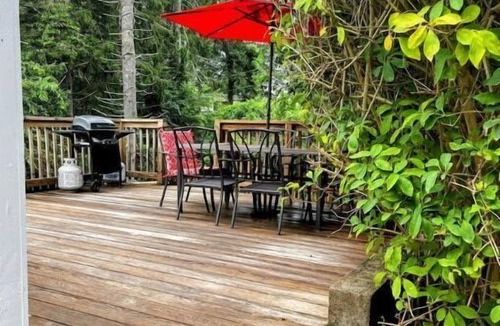 Buzzards Bay House | Buttermilk Bay view, 2 bd room, beach & large deck