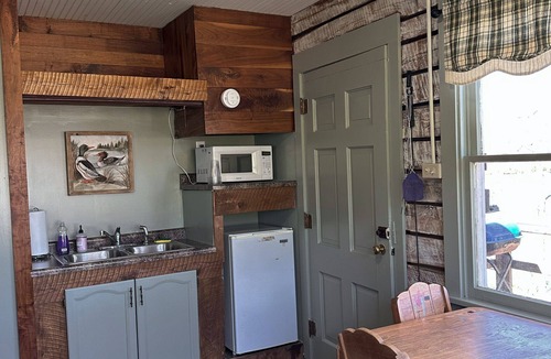 Buckingham Cabin | Butternut Cabin - Lake Front Views & Pet Friendly