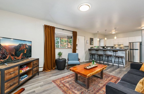 Old Town Condo | Butterscotch Suite Old Town Stay with Sunny Style