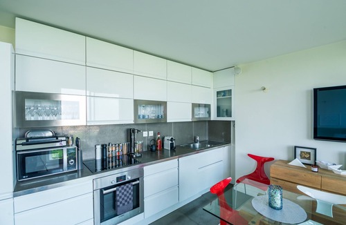 Combat Apartment | Buttes Chaumont Botzaris View