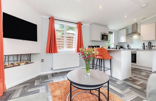 Longnor House | Buxton Lodge with hot tub