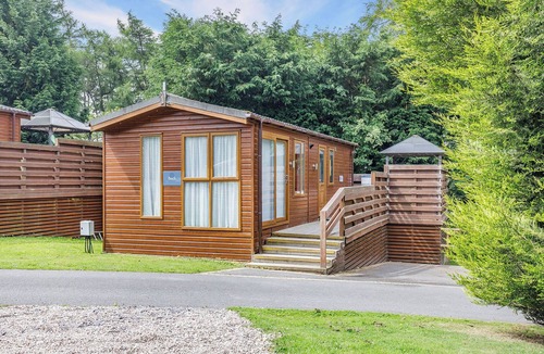 Longnor House | Buxton Lodge with hot tub