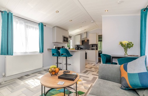 Longnor House | Buxton Pet Friendly Lodge with Hot tub