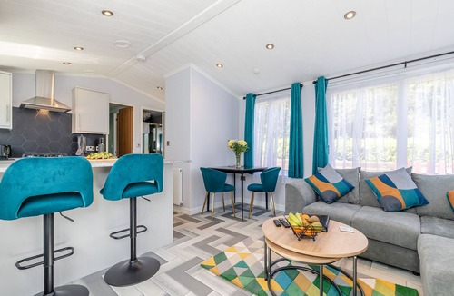 Longnor House | Buxton Pet Friendly Lodge with Hot tub