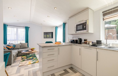 Longnor House | Buxton Pet Friendly Lodge with Hot tub