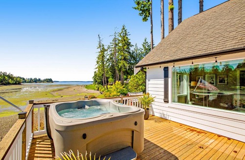 Allyn-Grapeview House | Buzz & Christa's Beach House