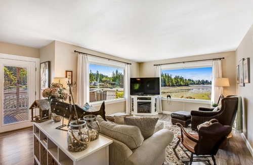 Allyn-Grapeview House | Buzz & Christa's Beach House