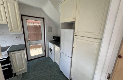 Grasby House | Buzzard Bliss Beautiful 3-Bed Home with Parking