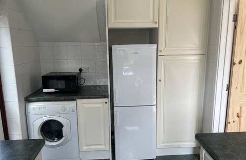 Grasby House | Buzzard Bliss Beautiful 3-Bed Home with Parking