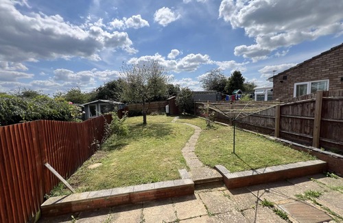 Grasby House | Buzzard Bliss Beautiful 3-Bed Home with Parking