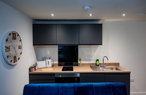 Bradford Apartment | Bv Modern Navy Blue Diamond Suites Apt