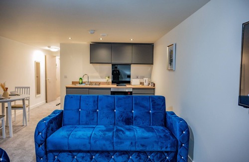 Bradford Apartment | Bv Modern Navy Blue Diamond Suites Apt