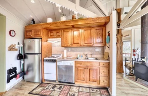 Beech Mountain Ski Chalet | BW-7 Discounted Concert Packages! Mountain Treehouse Authentic Roundhouse