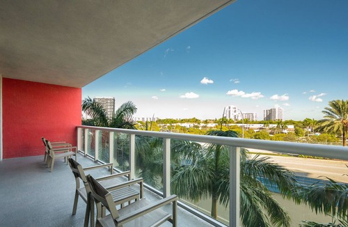 Hallandale Beach Resort | BW Luxury Apartments 2Bed / 2 Bath