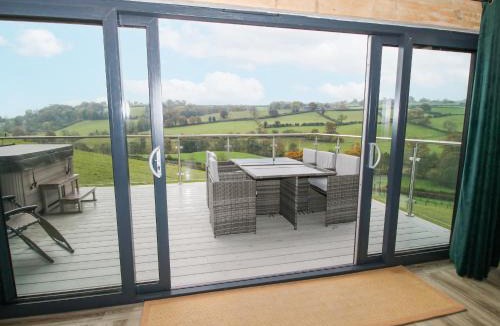 Kingswood House | Bwncath