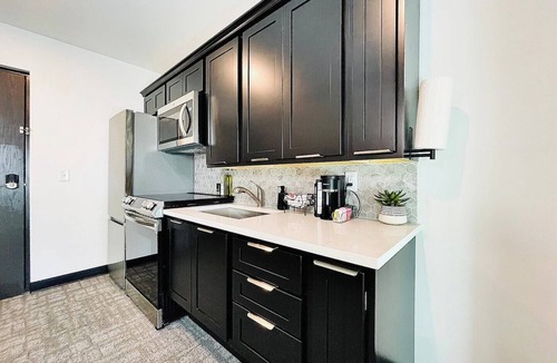 Sandusky Hotel | By Cedar Point SportsForce ADA Compliant Sleeps 6