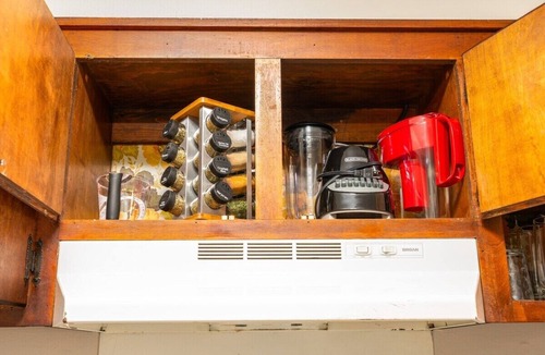 Pineville Apartment | By Downtown | WFH👩‍💻 | 55" TV |King 🛏 | Free🅿️ |Pets✅
